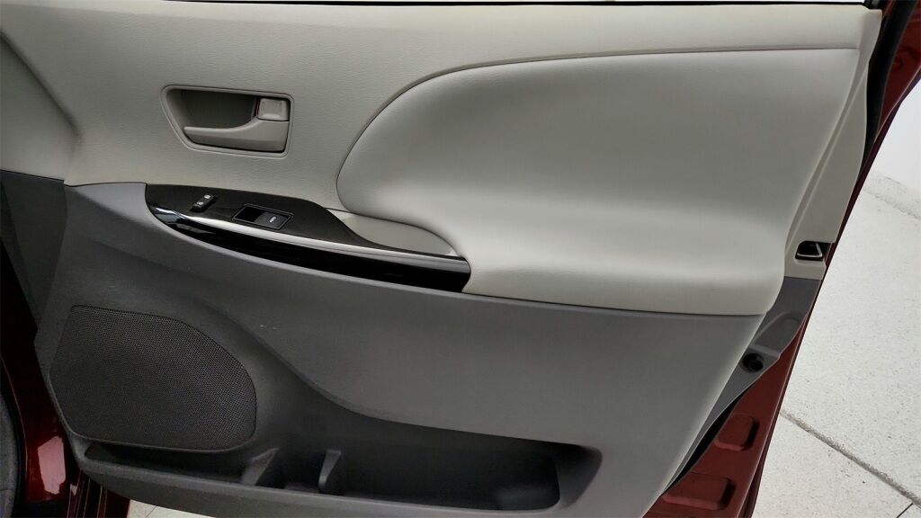 2013 Toyota Sienna LE Laurel MD