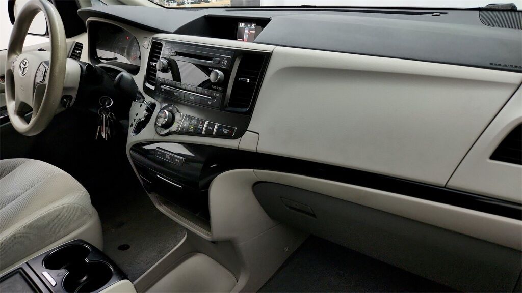 2013 Toyota Sienna LE Laurel MD
