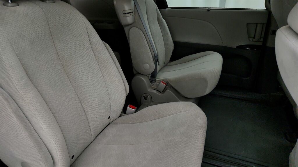 2013 Toyota Sienna LE Laurel MD