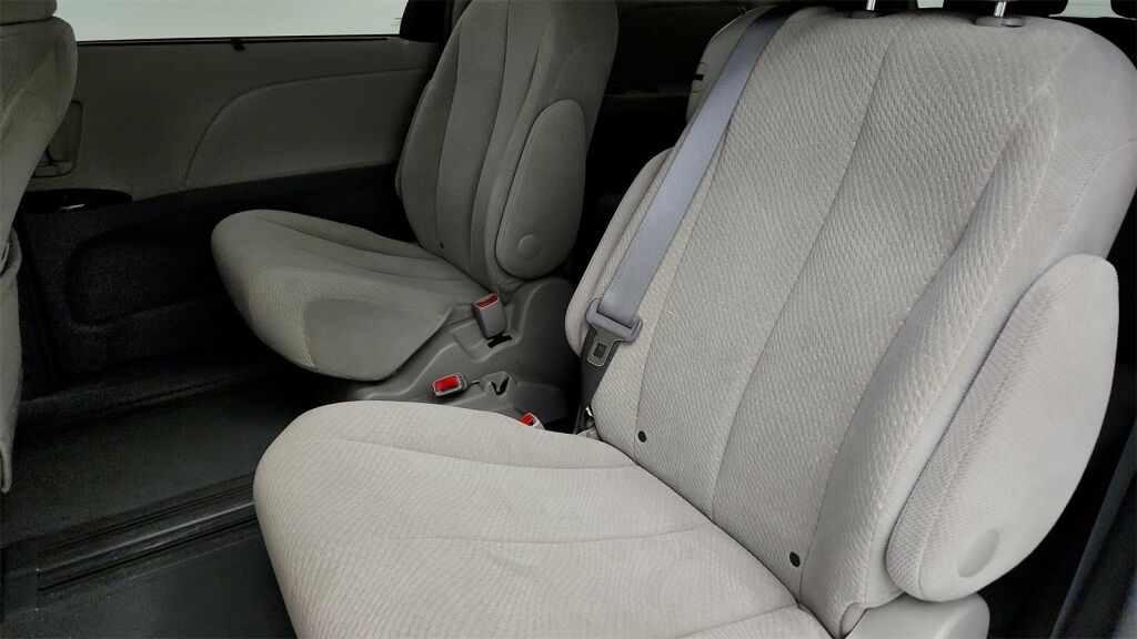 2013 Toyota Sienna LE Laurel MD