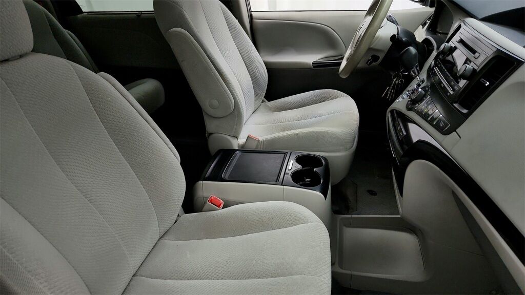 2013 Toyota Sienna LE Laurel MD