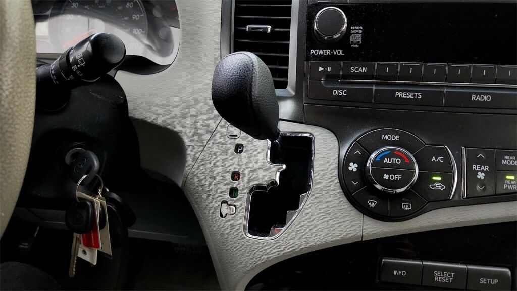 2013 Toyota Sienna LE Laurel MD