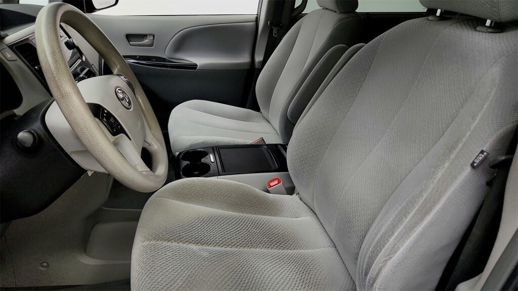 2013 Toyota Sienna LE Laurel MD