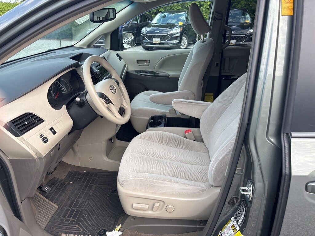 2013 Toyota Sienna LE