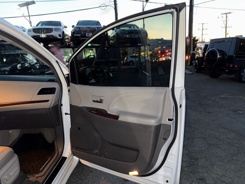 2013 Toyota Sienna Limited 7-Passenger Arlington VA