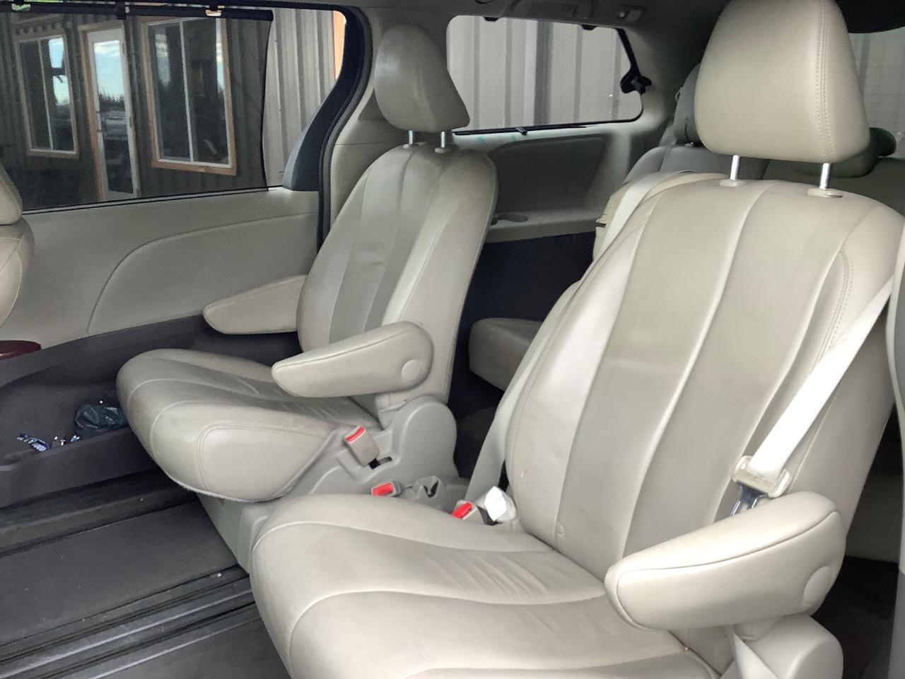 2013 Toyota Sienna XLE 8 PASSENGER Hayden ID