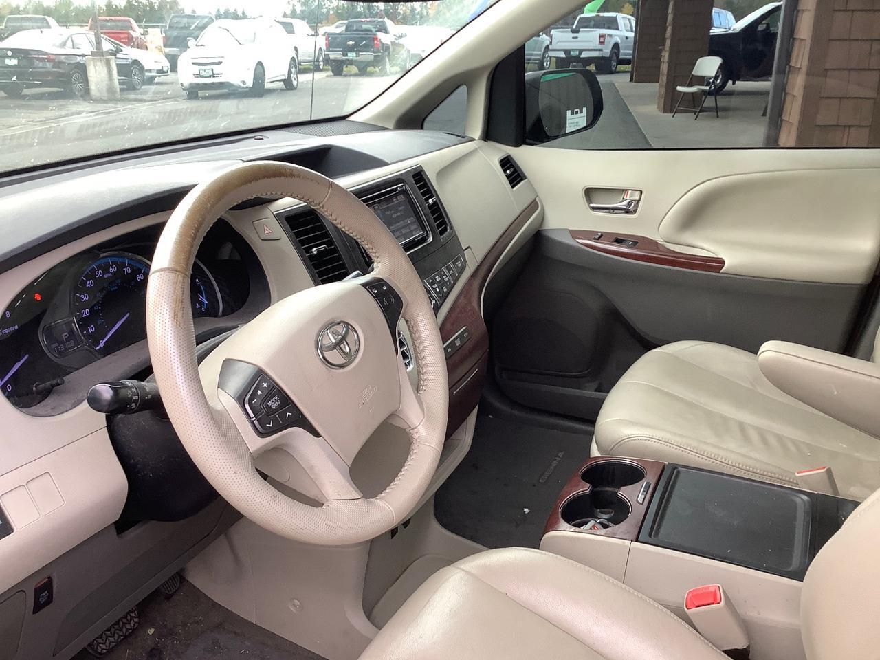2013 Toyota Sienna XLE 8 PASSENGER Hayden ID