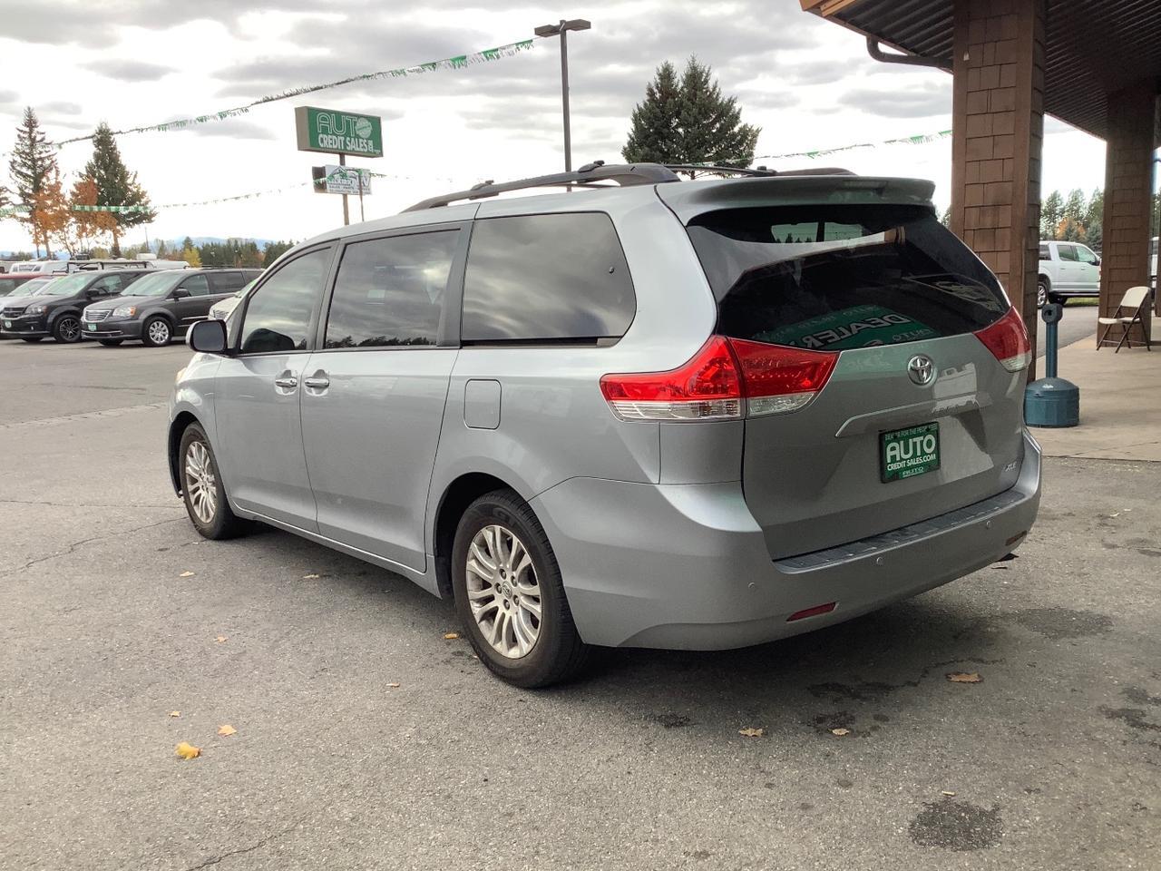 2013 Toyota Sienna XLE 8 PASSENGER Hayden ID