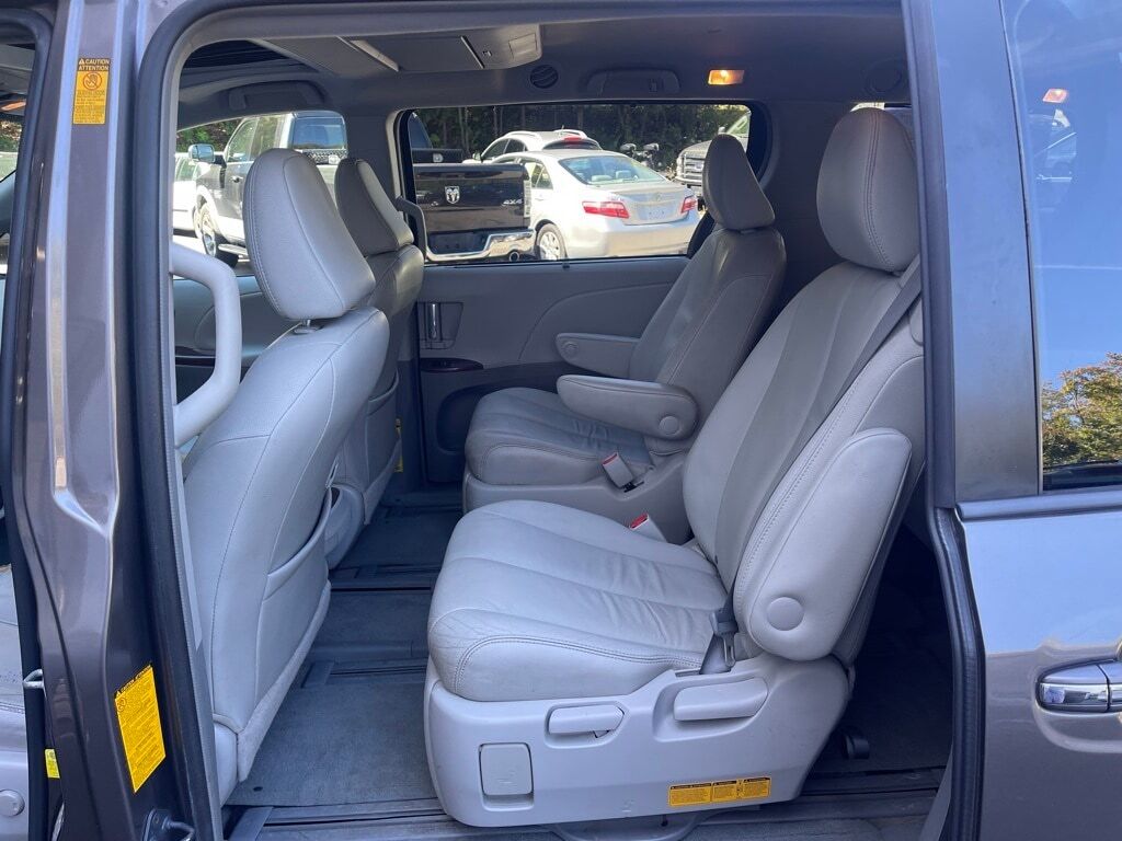 2013 Toyota Sienna XLE Orange MA