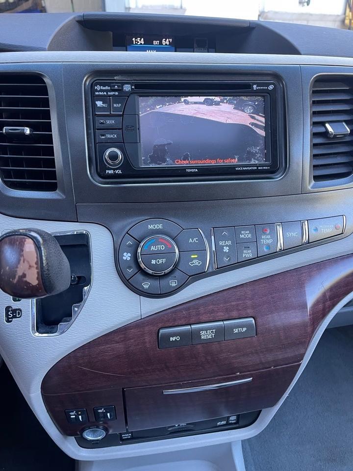 2013 Toyota Sienna XLE Orange MA