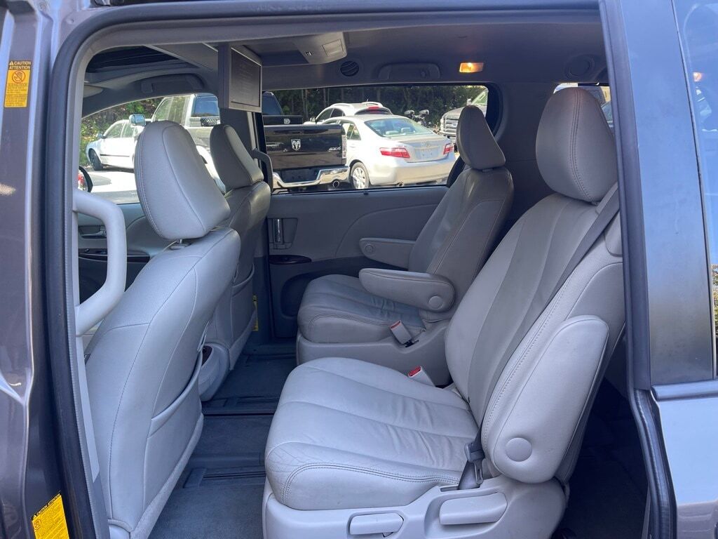 2013 Toyota Sienna XLE Orange MA