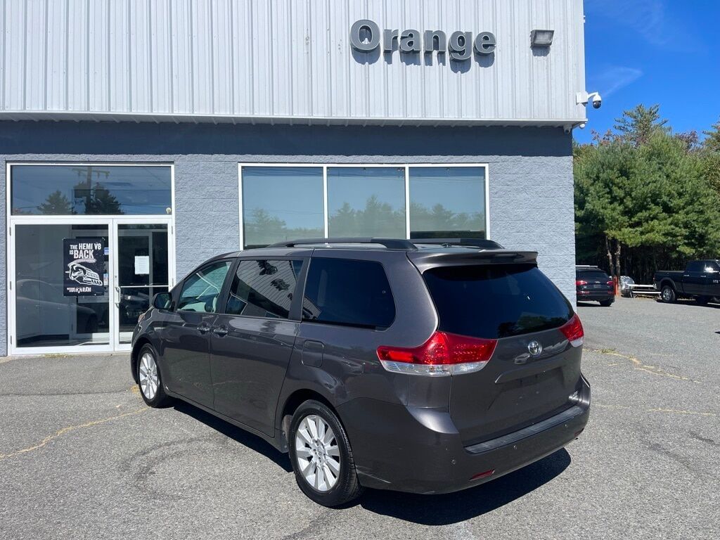 2013 Toyota Sienna XLE Orange MA