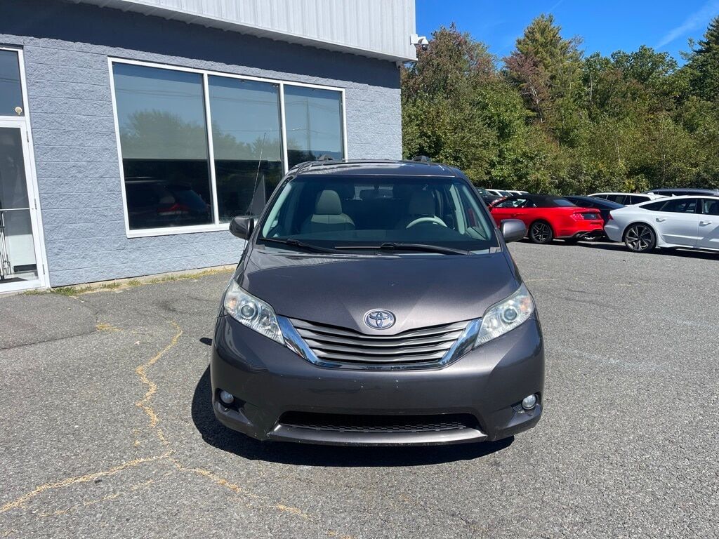 2013 Toyota Sienna XLE Orange MA