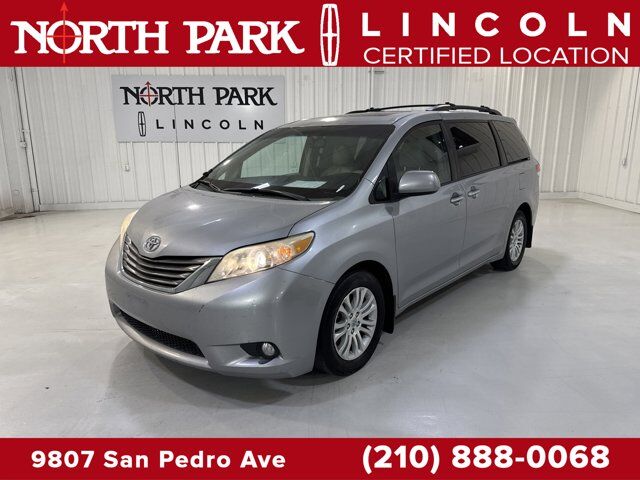 2013 Toyota Sienna XLE