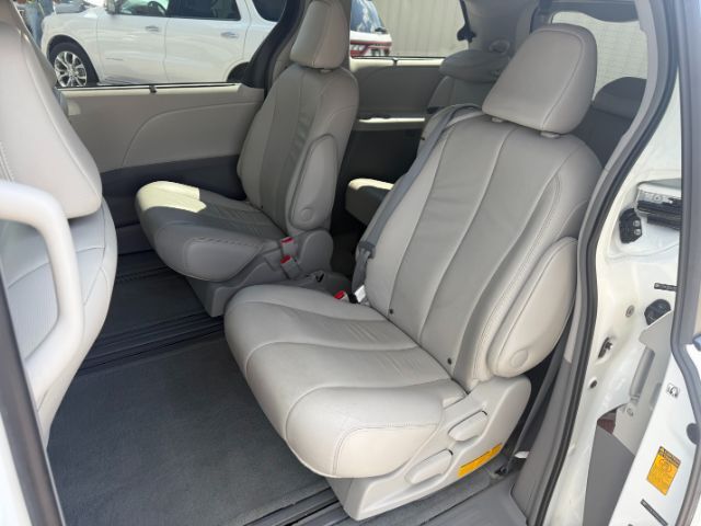 2013 Toyota Sienna XLE V6 7 Passenger Auto Access Seat | Limited V6 7 Passenger | XLE V6 8 Pas Terrell TX