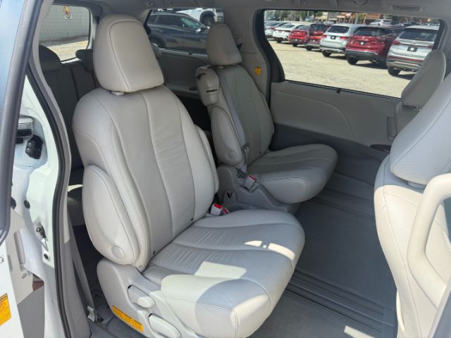 2013 Toyota Sienna XLE V6 7 Passenger Auto Access Seat | Limited V6 7 Passenger | XLE V6 8 Pas Terrell TX