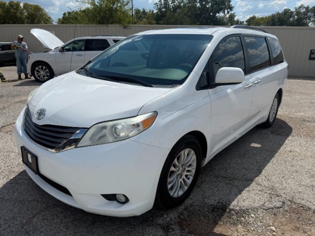 2013 Toyota Sienna XLE V6 7 Passenger Auto Access Seat | Limited V6 7 Passenger | XLE V6 8 Pas