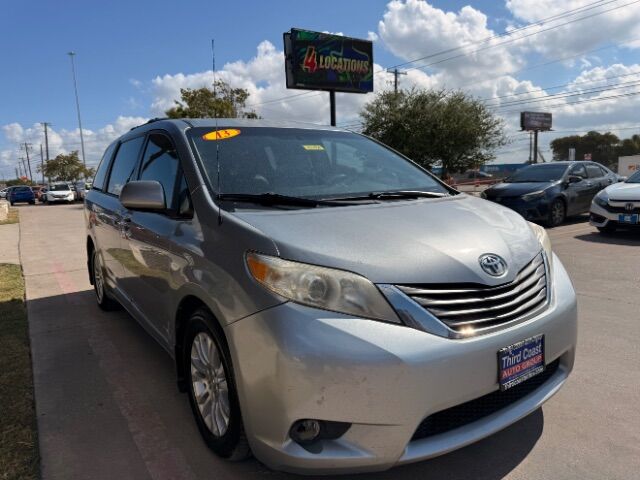 2013 Toyota Sienna XLE V6 8 Passenger