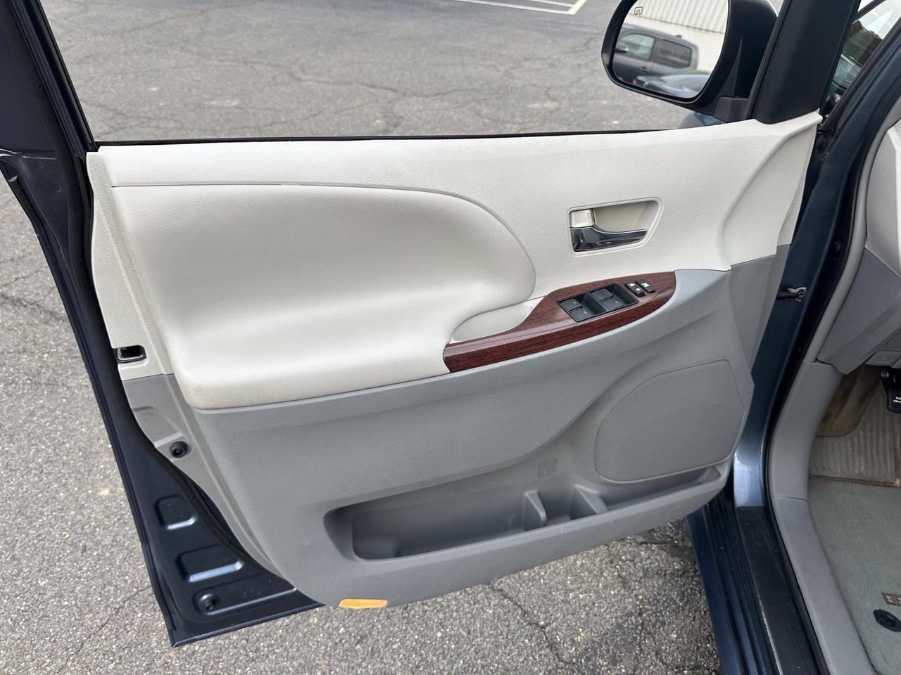 2013 Toyota Sienna XLE Fredericksburg VA