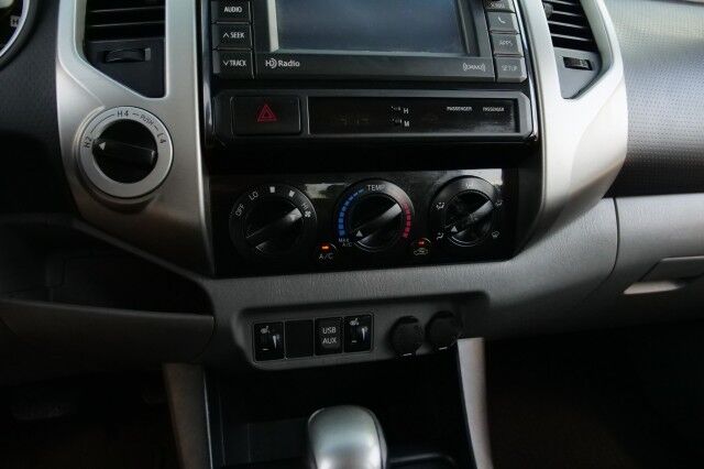 2013 Toyota Tacoma 4X4 / Limited Package / Tow Package! High Point NC