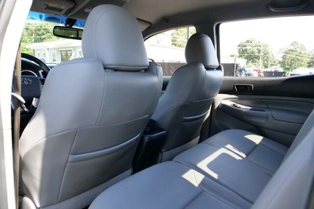 2013 Toyota Tacoma 4X4 / Limited Package / Tow Package! High Point NC