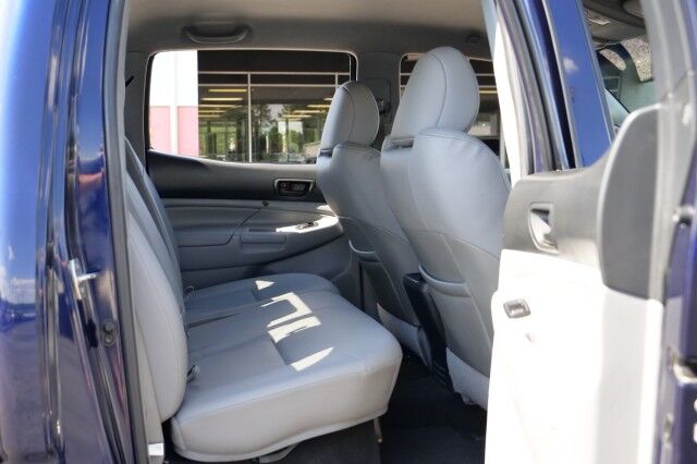 2013 Toyota Tacoma 4X4 / Limited Package / Tow Package! High Point NC