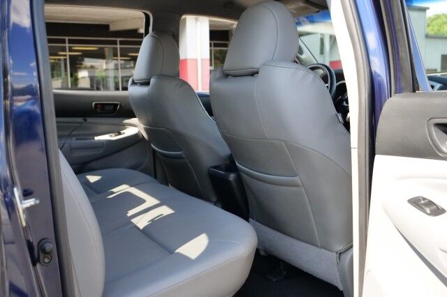 2013 Toyota Tacoma 4X4 / Limited Package / Tow Package! High Point NC