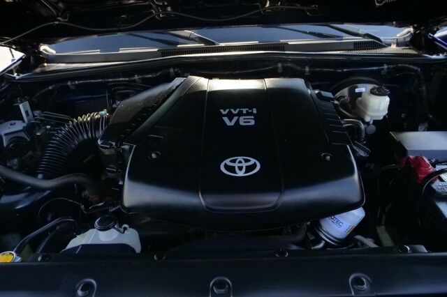 2013 Toyota Tacoma 4X4 / Limited Package / Tow Package! High Point NC