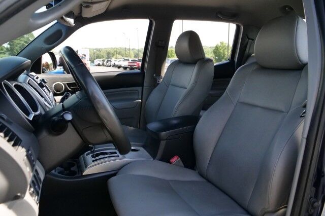 2013 Toyota Tacoma 4X4 / Limited Package / Tow Package! High Point NC