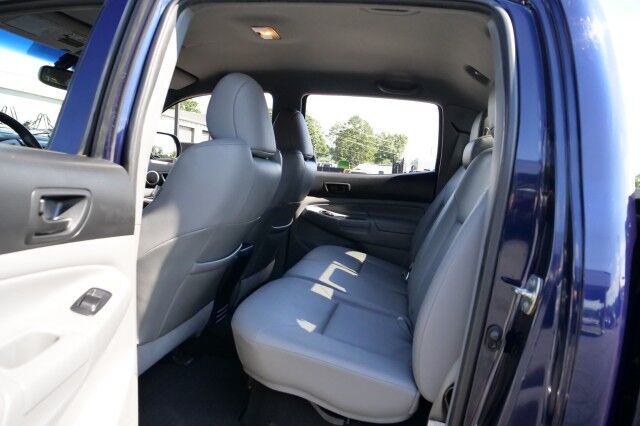 2013 Toyota Tacoma 4X4 / Limited Package / Tow Package! High Point NC