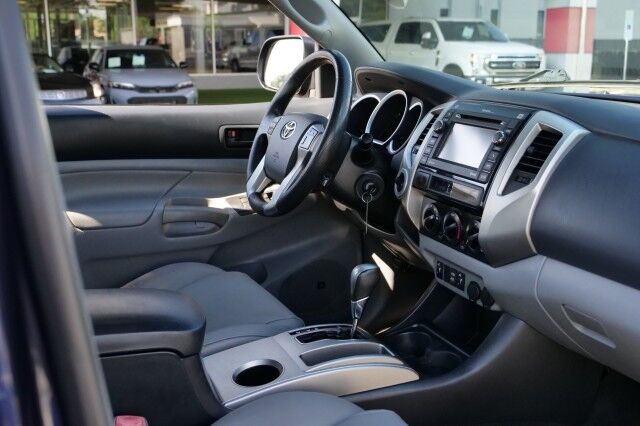 2013 Toyota Tacoma 4X4 / Limited Package / Tow Package! High Point NC