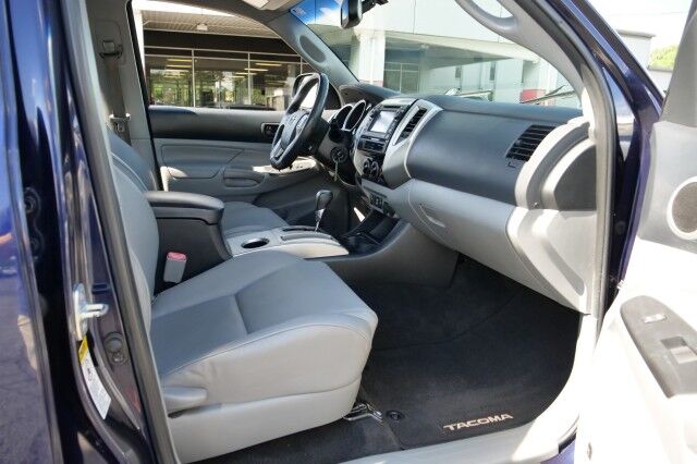 2013 Toyota Tacoma 4X4 / Limited Package / Tow Package! High Point NC