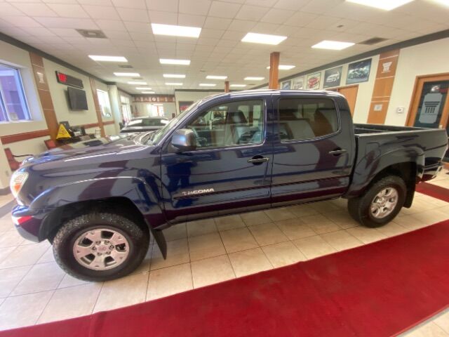 2013 Toyota Tacoma Base V6 photo 2