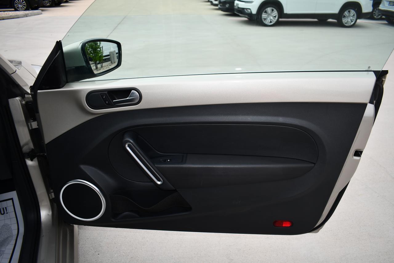 2013 VOLKSWAGEN BEETLE Houston TX