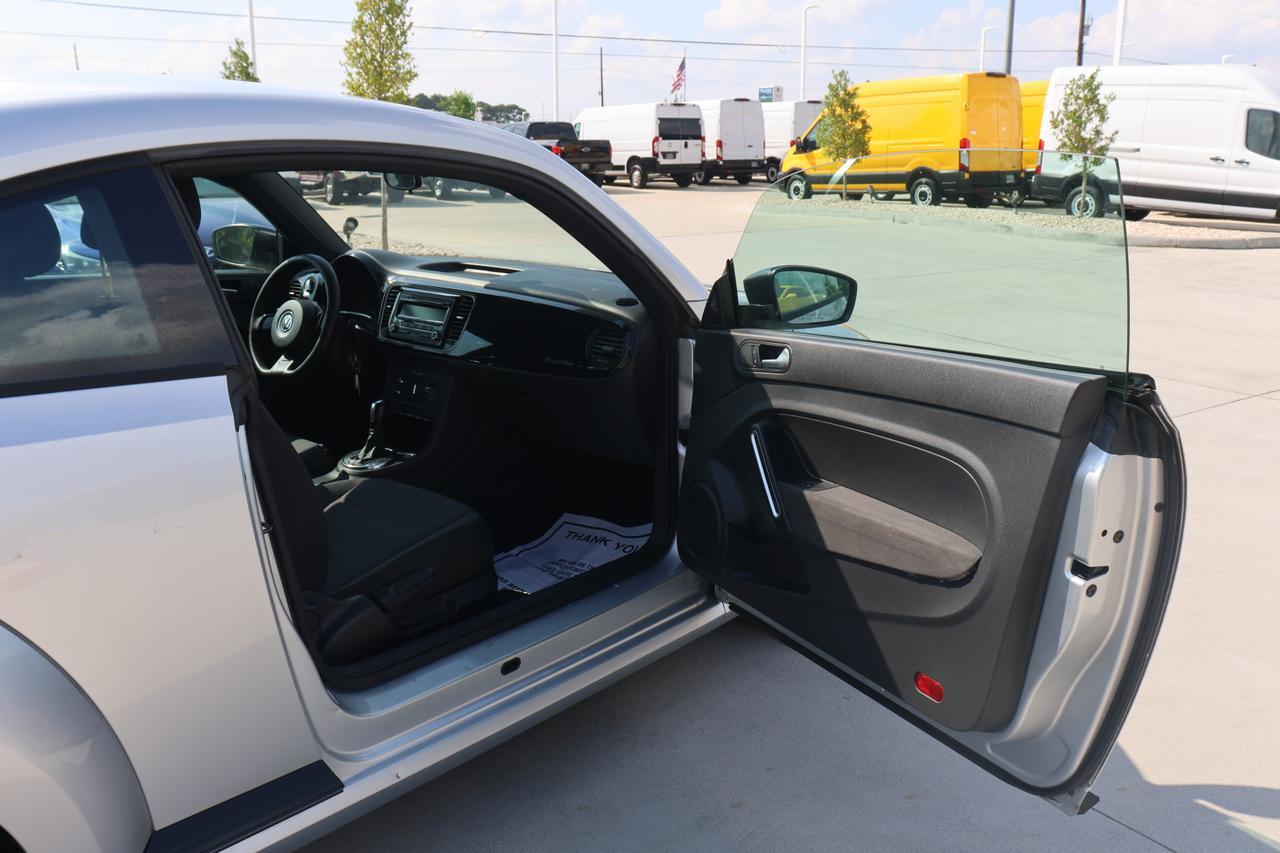 2013 VOLKSWAGEN BEETLE Houston TX