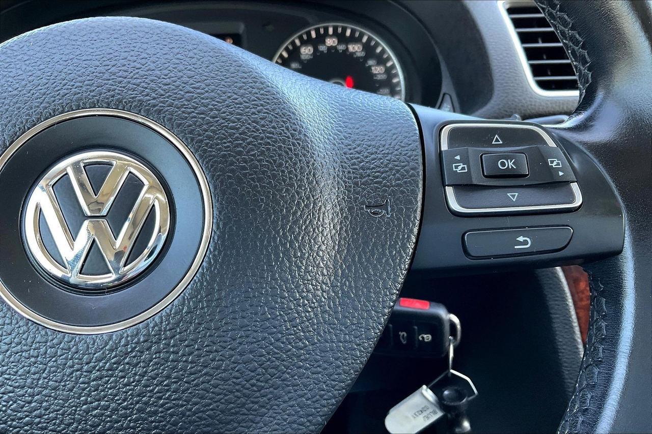 2013 VOLKSWAGEN PASSAT SEL Houston TX