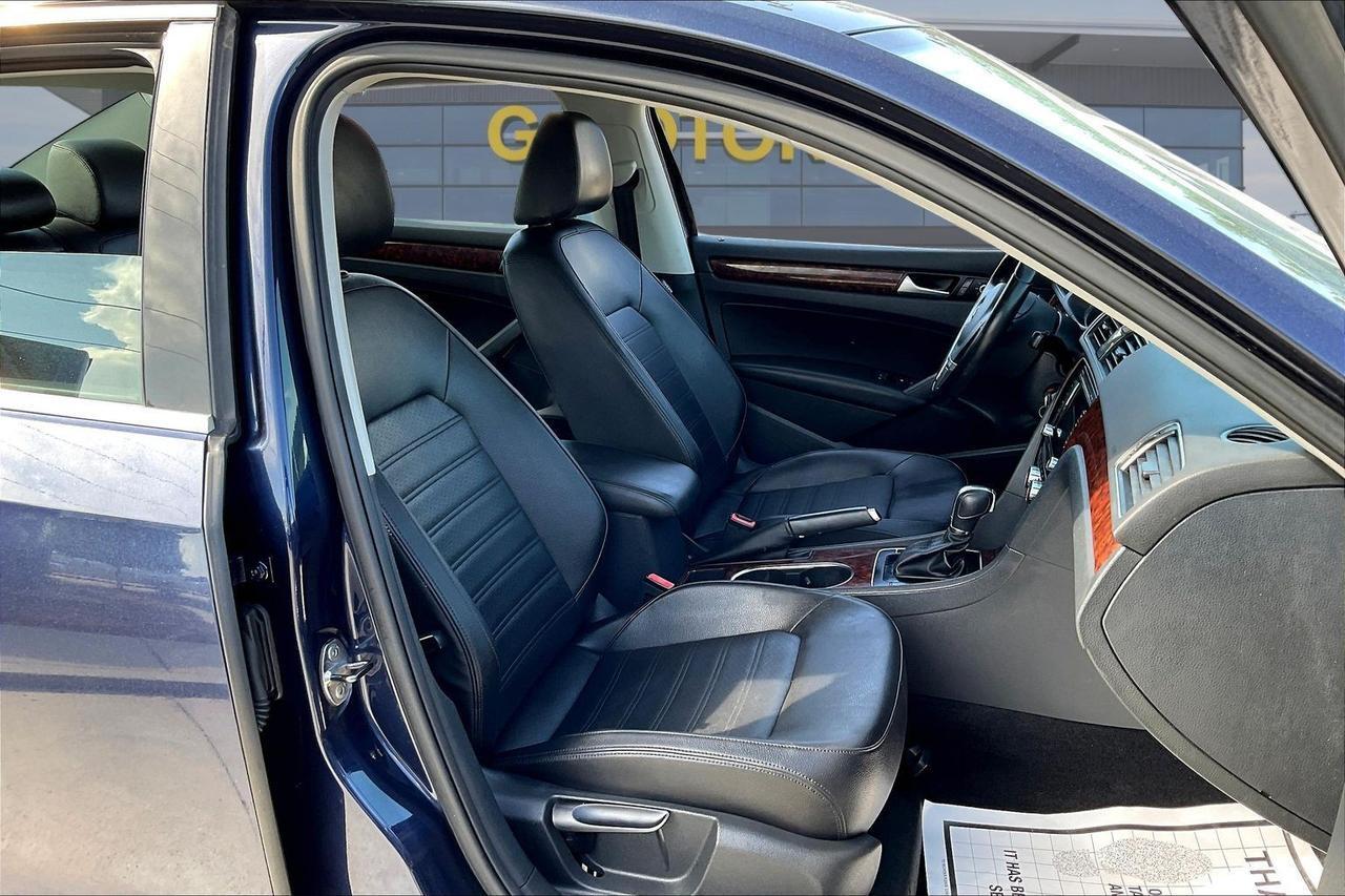 2013 VOLKSWAGEN PASSAT SEL Houston TX