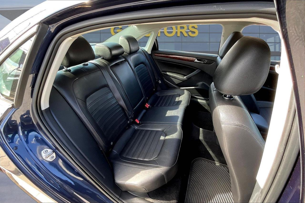 2013 VOLKSWAGEN PASSAT SEL Houston TX