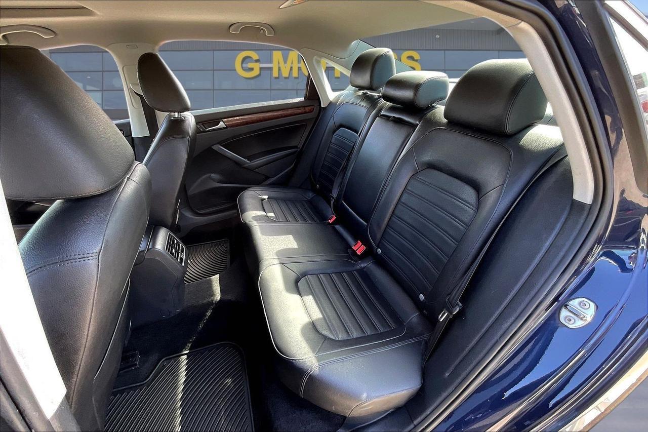 2013 VOLKSWAGEN PASSAT SEL Houston TX