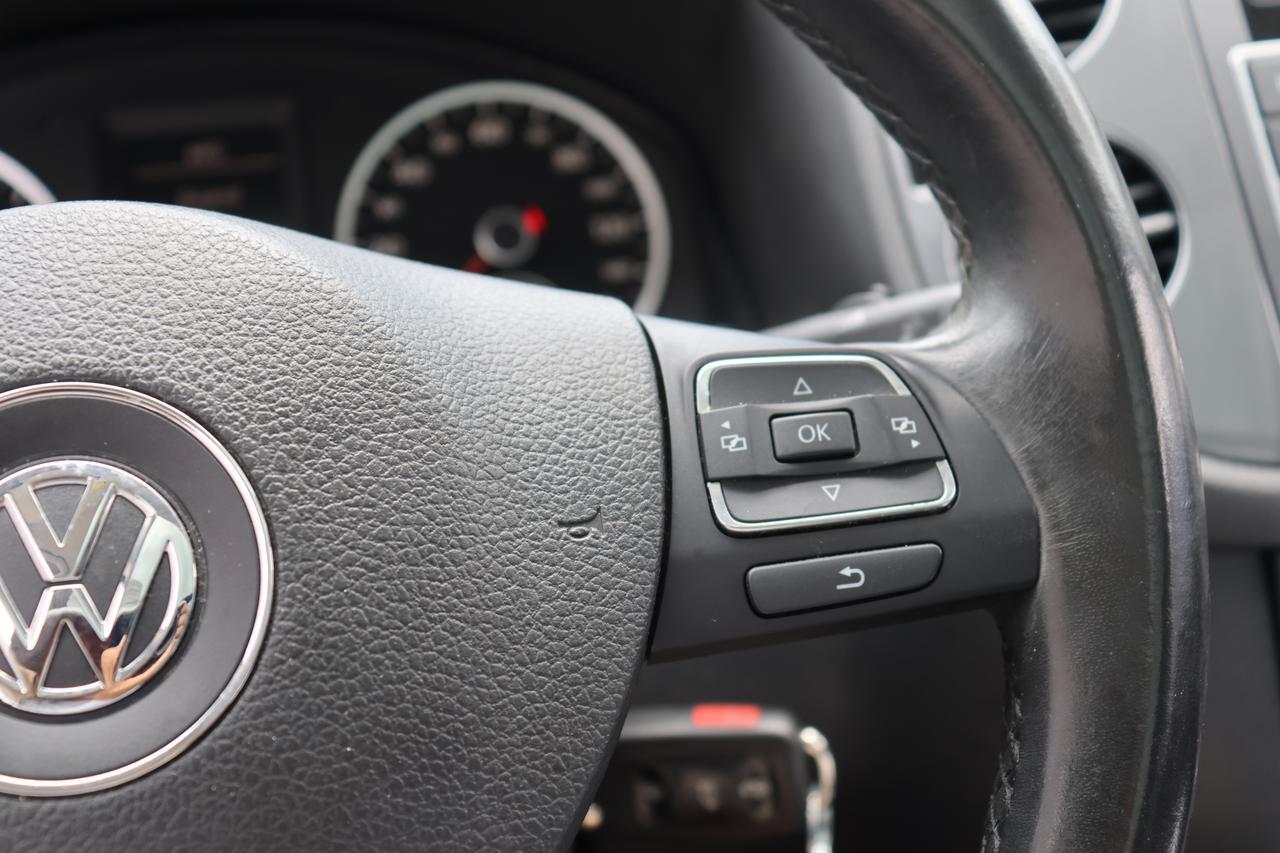 2013 VOLKSWAGEN TIGUAN S Houston TX