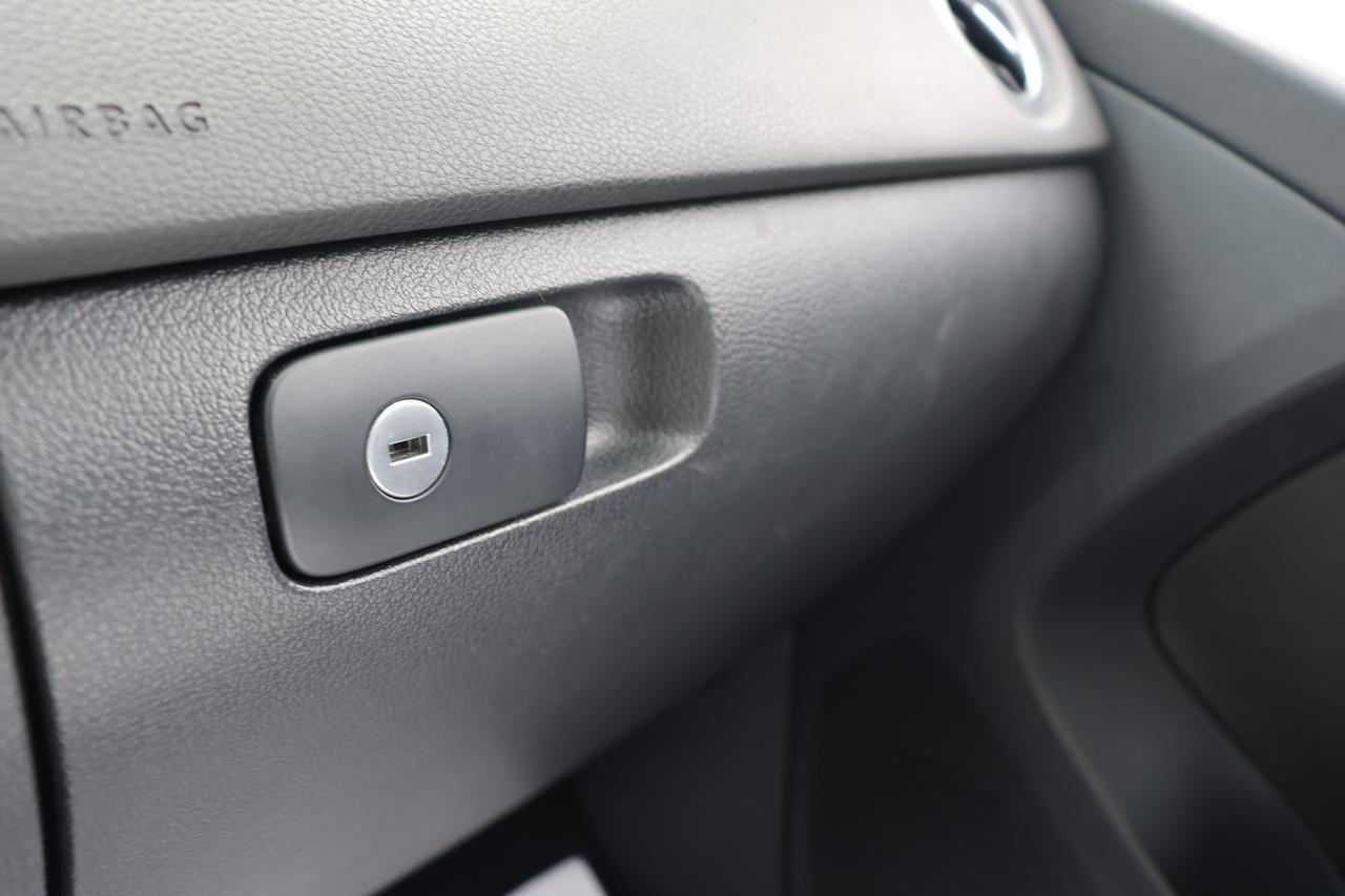 2013 VOLKSWAGEN TIGUAN S Houston TX