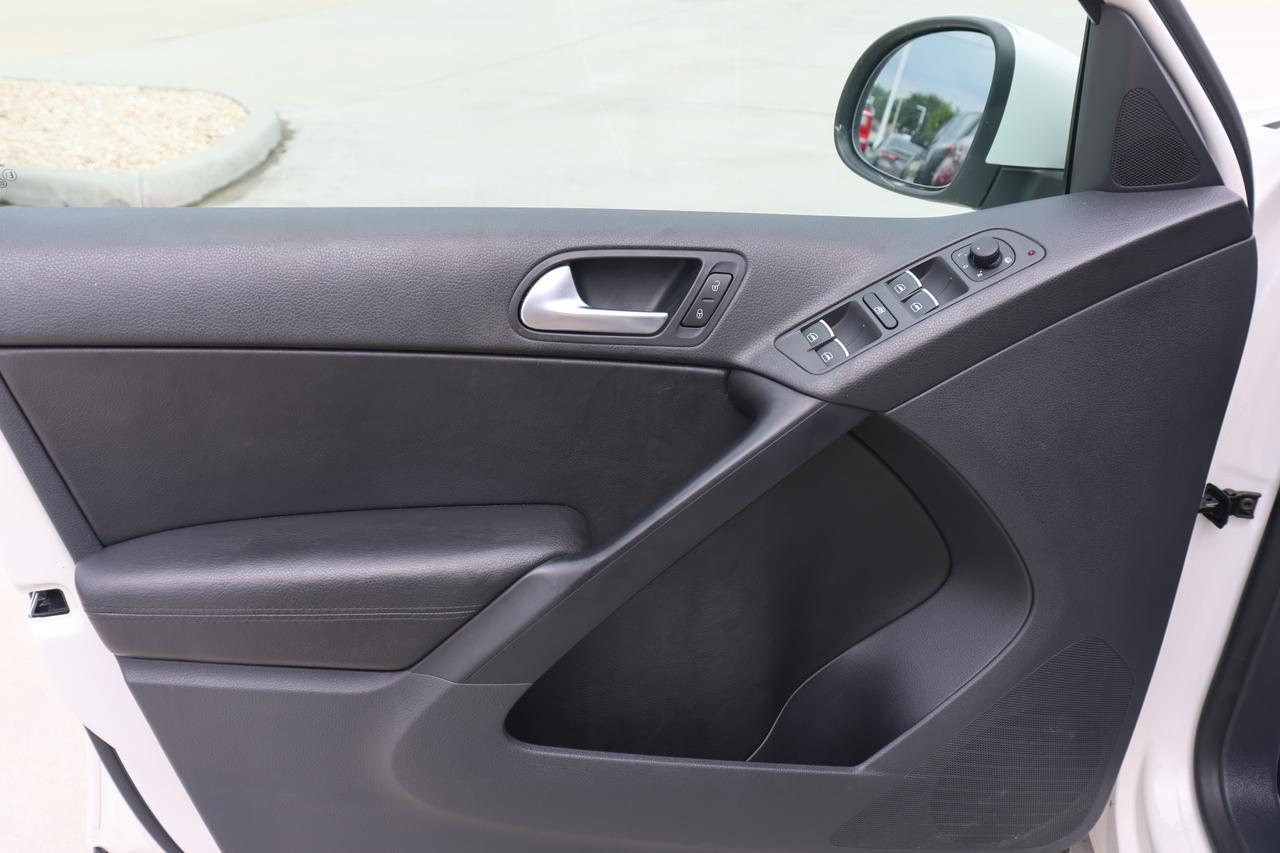2013 VOLKSWAGEN TIGUAN S Houston TX