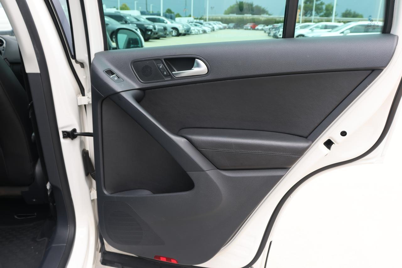 2013 VOLKSWAGEN TIGUAN S Houston TX
