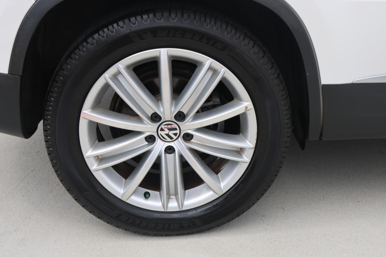 2013 VOLKSWAGEN TIGUAN S Houston TX