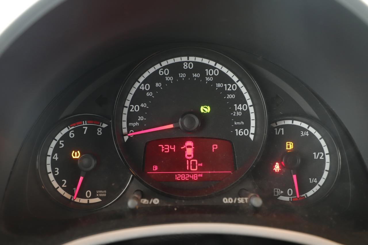 2013 Volkswagen Beetle Convertible 2.5L New Braunfels TX