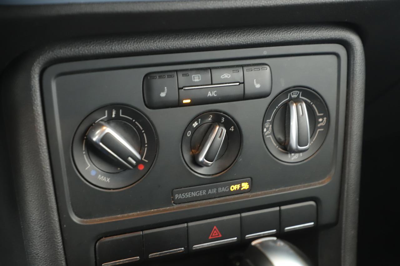 2013 Volkswagen Beetle Convertible 2.5L New Braunfels TX