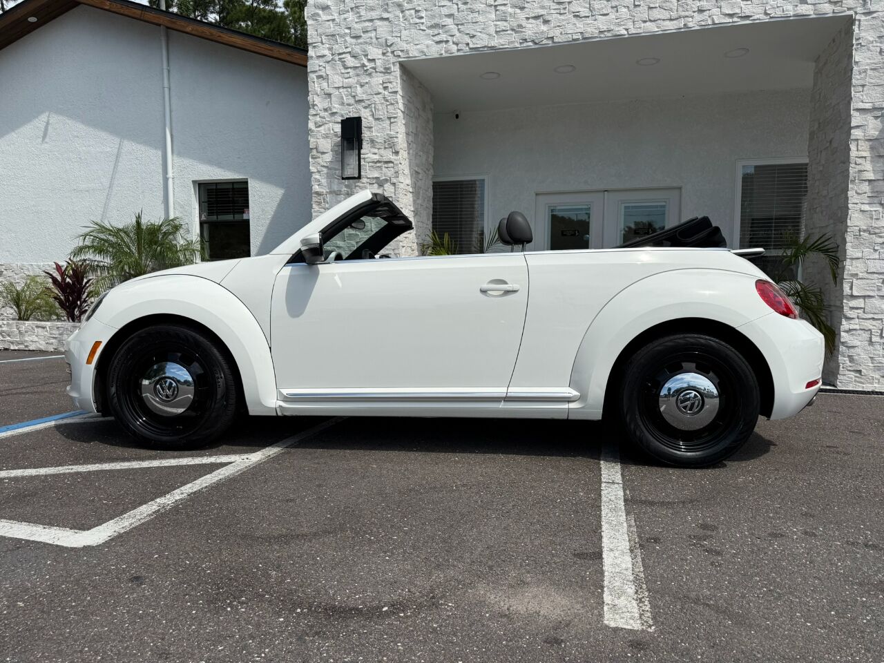 2013 Volkswagen Beetle Convertible 2dr Auto 2.5L PZEV Jacksonville FL