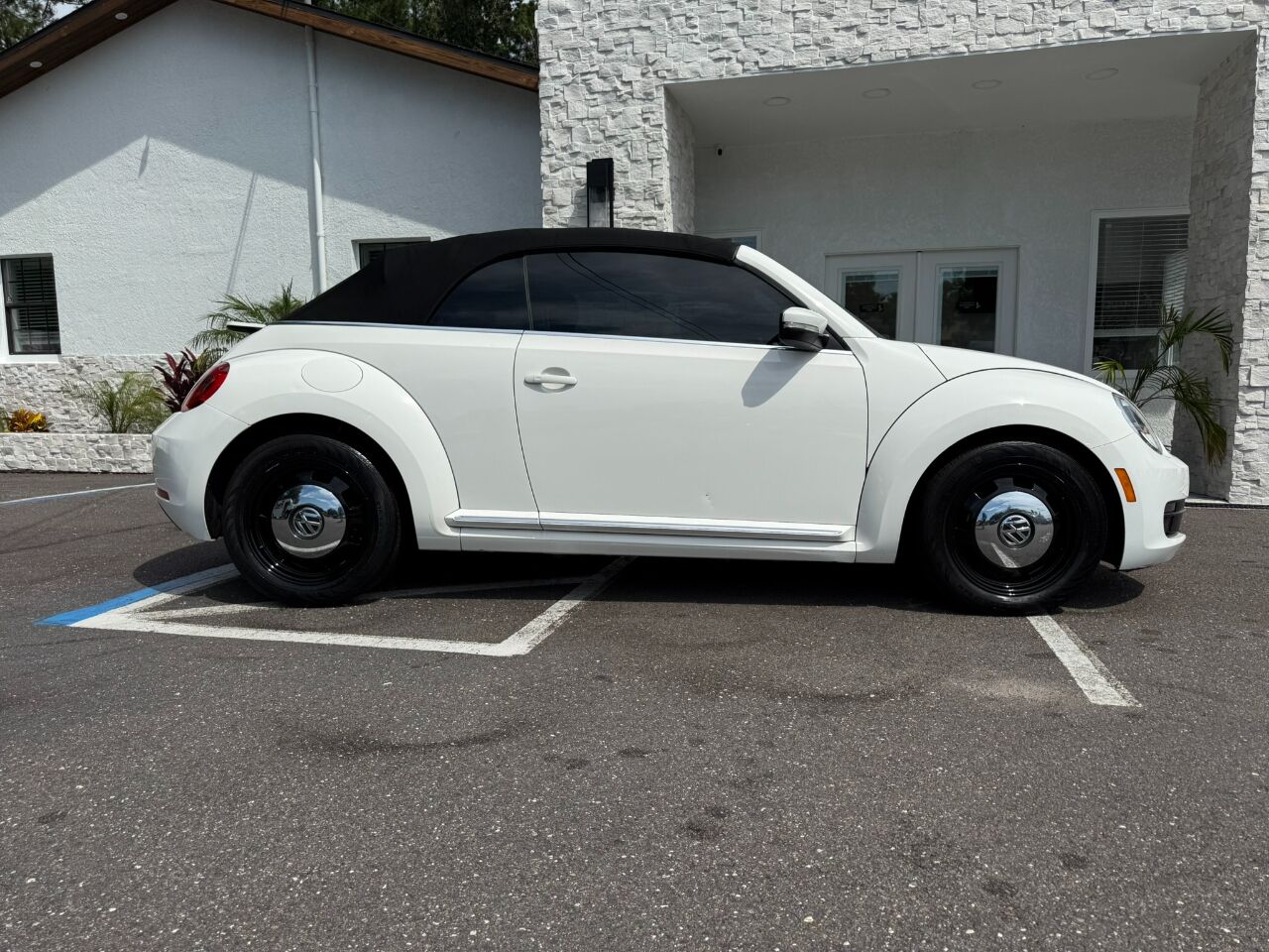 2013 Volkswagen Beetle Convertible 2dr Auto 2.5L PZEV Jacksonville FL