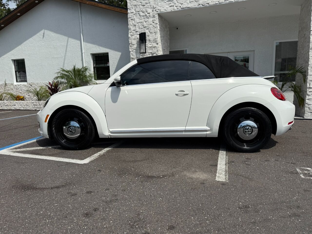 2013 Volkswagen Beetle Convertible 2dr Auto 2.5L PZEV Jacksonville FL