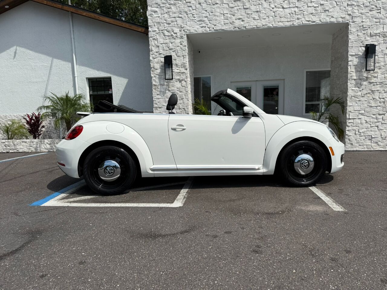 2013 Volkswagen Beetle Convertible 2dr Auto 2.5L PZEV Jacksonville FL